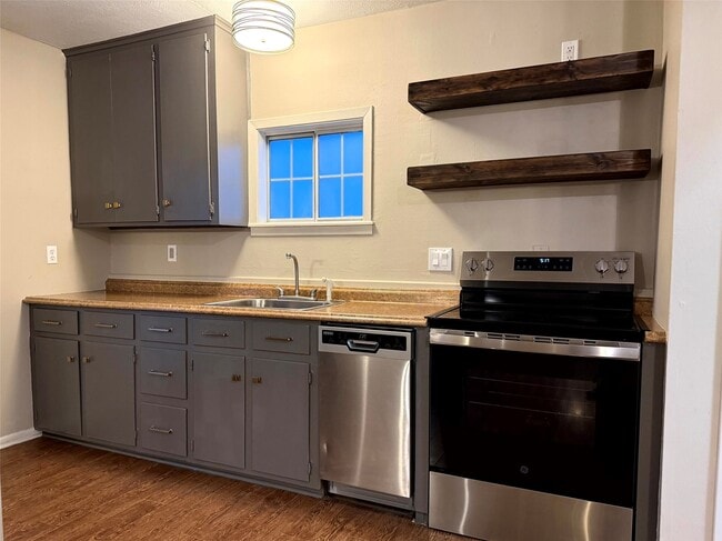 Photo - 1800 Shadowwood Dr