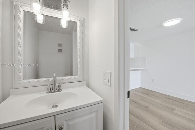 Photo - 315 NW 109th Ave Unidad 205