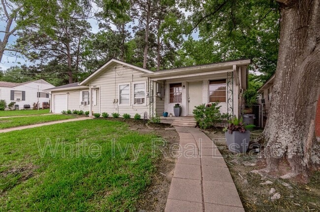 Building Photo - 1412 22nd St Unit B