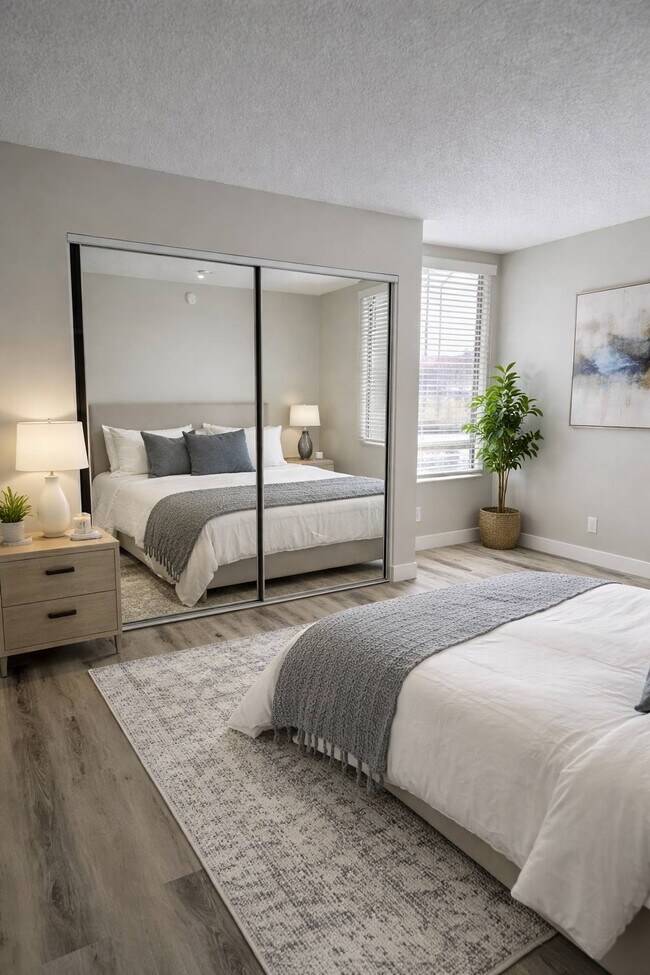 Chateau Lakeside Apartments