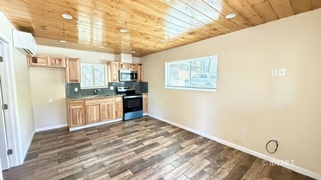 Photo - 25161 Cedar St