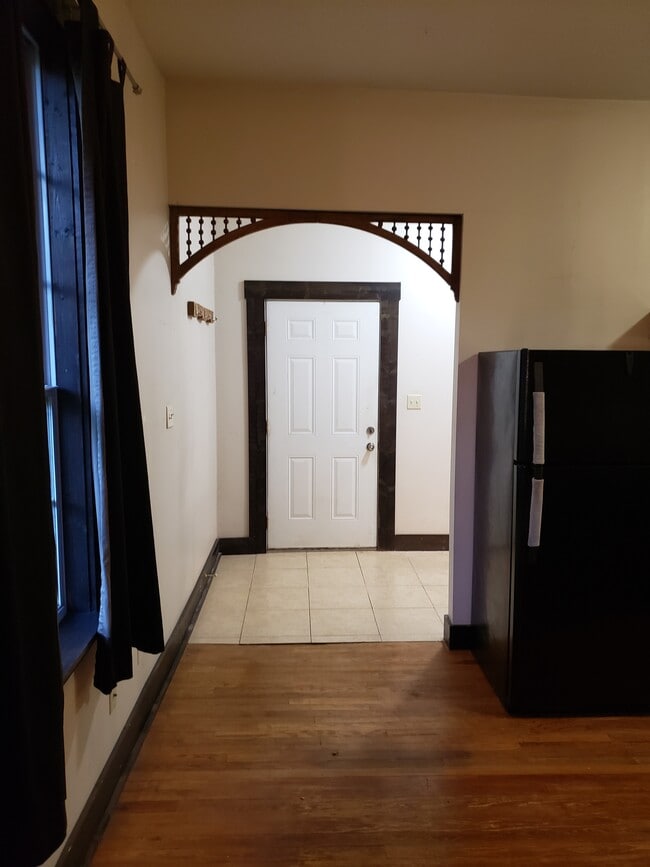 Entry - 1422 Coker Ave Unit Apt 2