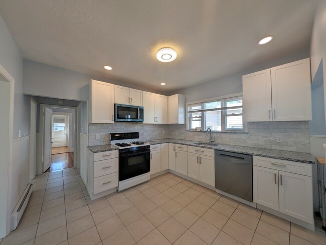 Building Photo - 9 New Hampshire Ave Unit 3