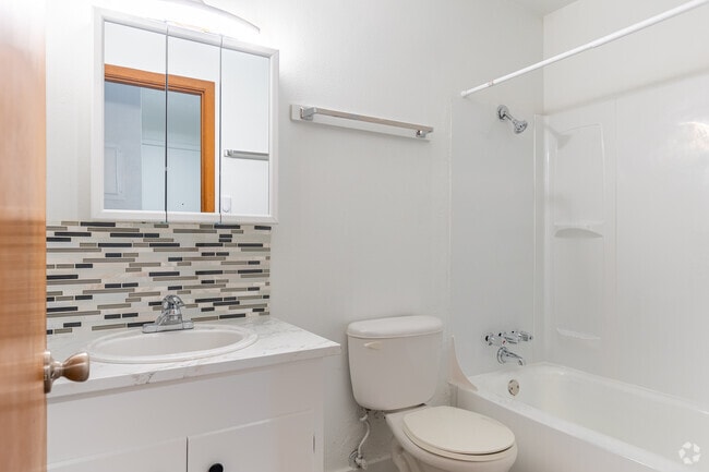 1BR, 1BA -738SF
