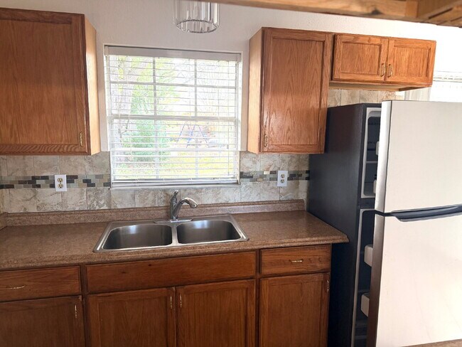 Photo - Cute 3 Bedroom, 1.5 Bathroom Home for Rent.