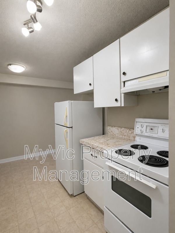Photo - 9120-9149 149 St Unit One Bed