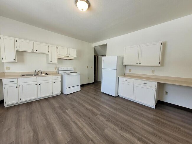 Photo - 1136 Harvey St