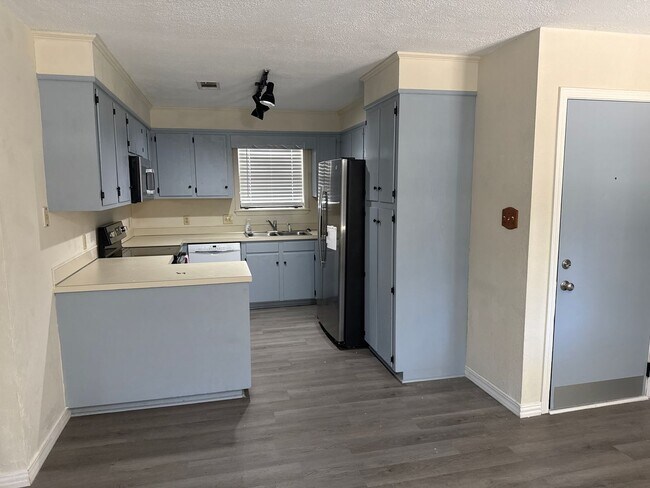 Photo - 1742 Byron Dr