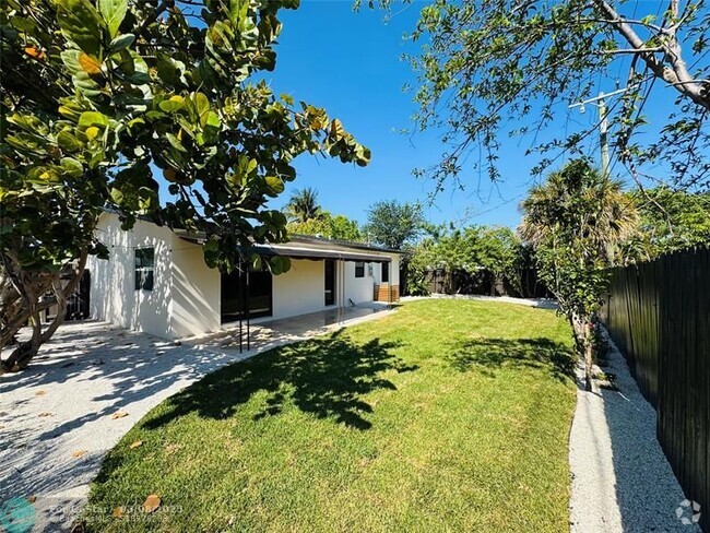 Building Photo - 1472 NE 30th Ct Rental