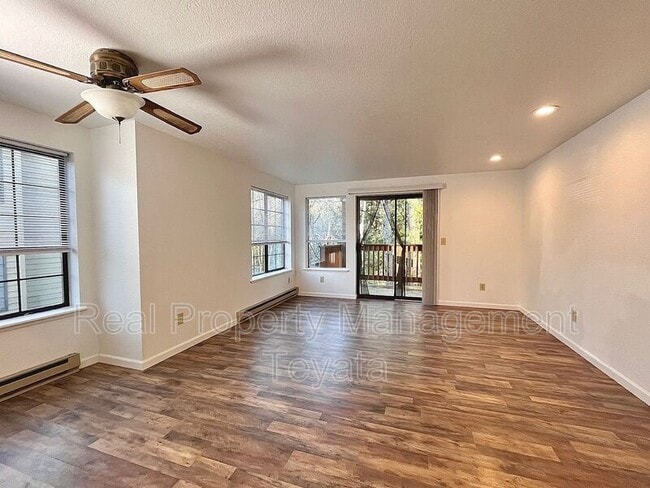 Photo - 1334 Puget St Unidad 2