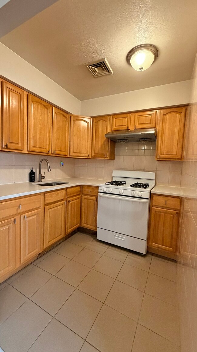 Photo - 6302 Grand Central Pky