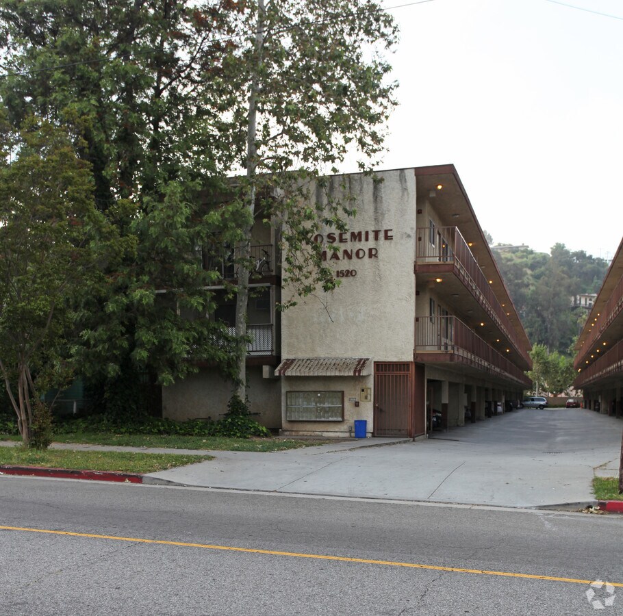 Photo - Yosemite Manor Apartments