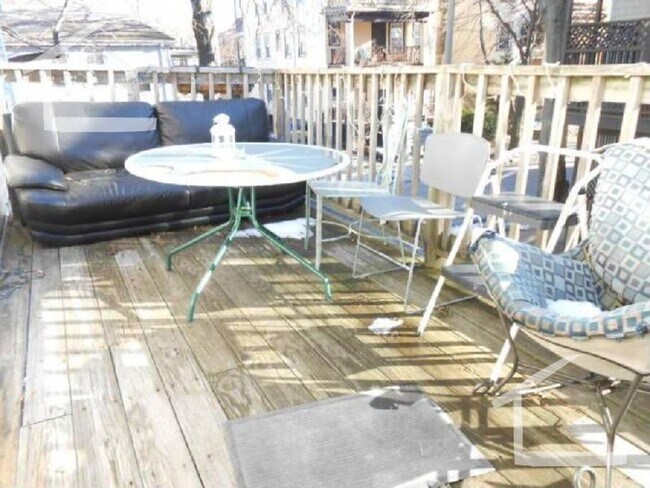 Coolidge Corner 4 bed w/dishwasher & deck!... - Coolidge Corner 4 bed w/dishwasher & deck!... Condo