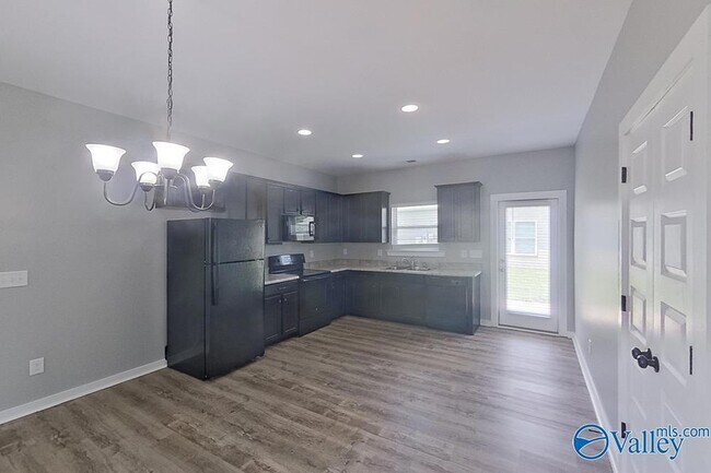 30 HAWK LN