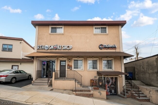 Photo - 339 N 6th St