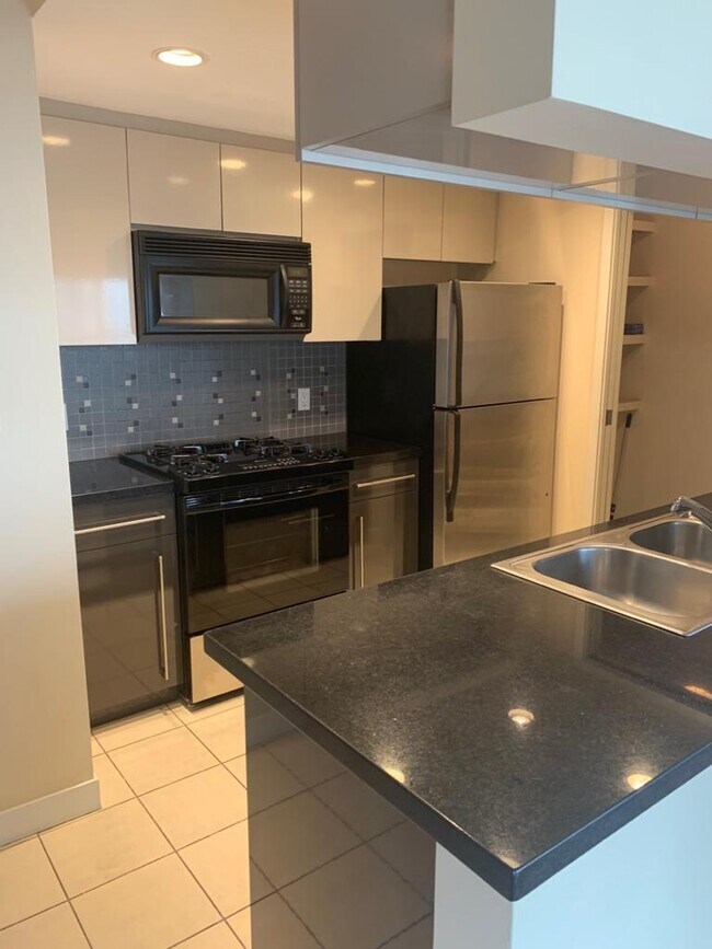 Photo - 1408 Strathmore Mews Unit Yaletown