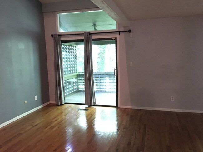 Photo - 165 Woodstone Dr