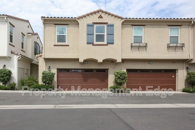 Building Photo - 4121 Sitio Flor Rental