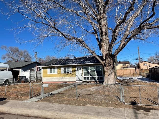 NEWLY REMODELED 3 BEDROOM RANCHER IN STRAT... - NEWLY REMODELED 3 BEDROOM RANCHER IN STRAT... Casa