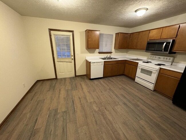 Photo - Spacious Single-Occupancy Townhouse Apt | 1.5 Bath + Office Near MSU Unidad Apt 7-1