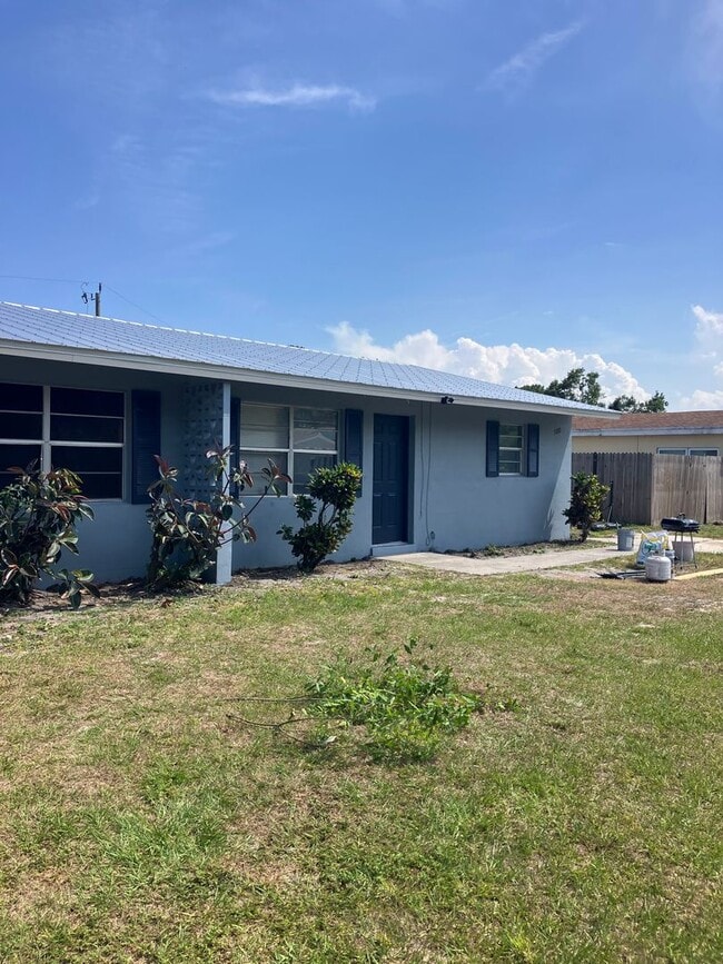 3 BED 1 BATH DUPLEX. FENCED YARD! - 3 BED 1 BATH DUPLEX. FENCED YARD! House