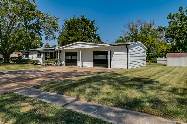 Photo - Charming & Modern 3 Bed / 1 Bath Home in F...