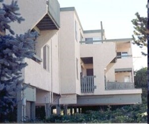 Photo - Emerson Arms