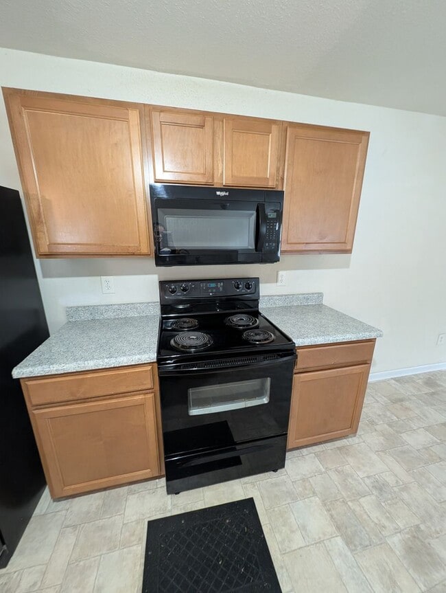 Photo - 204 Valleyside Dr NE