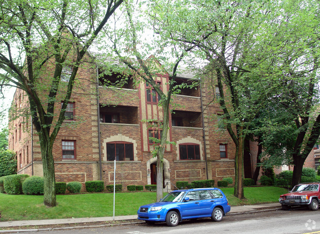 Exterior - 740 S Negley Ave Apartments