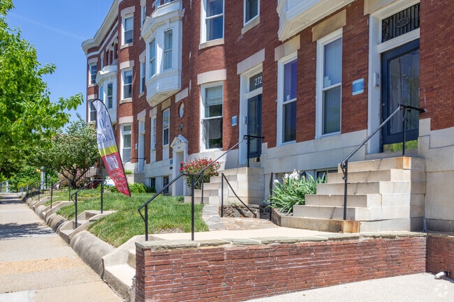 Photo - Campus Square