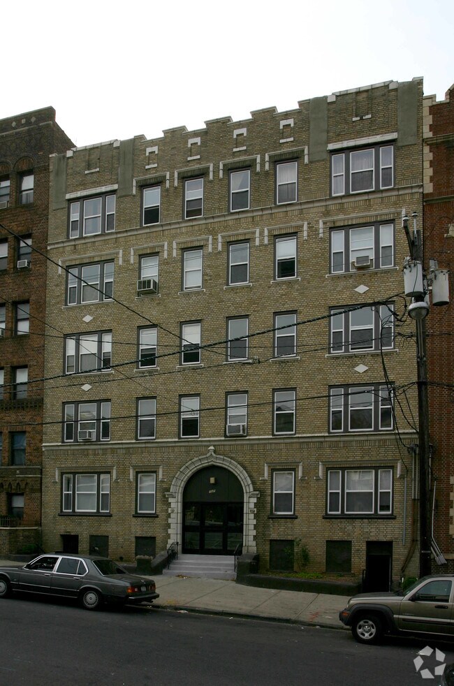 137 Kensington Ave Apartments For Rent in Jersey City, NJ