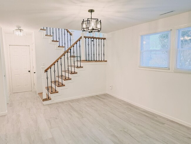 Photo - 919 Seneca Dr