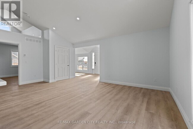 Photo - 11582 Beach Road East