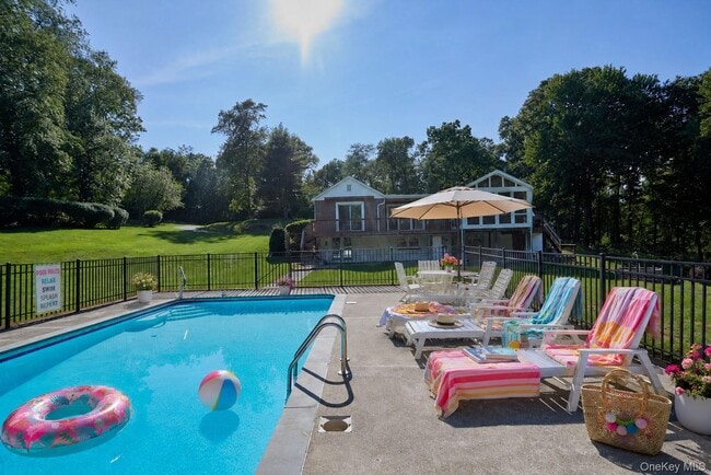 Photo - 116 Schoolhouse Ln