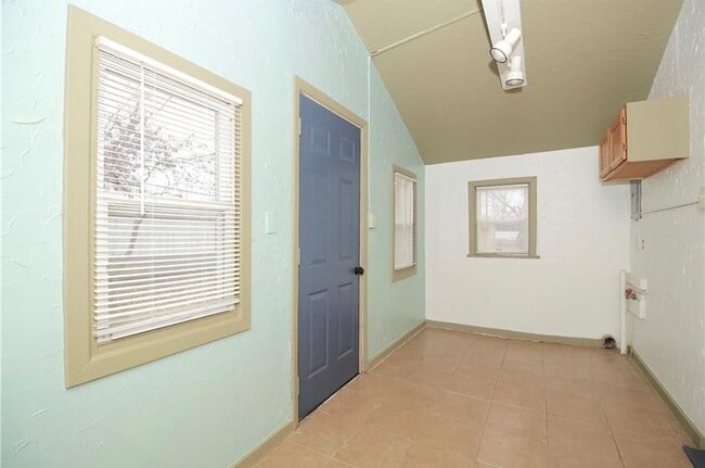 Photo - 301 S 3rd St