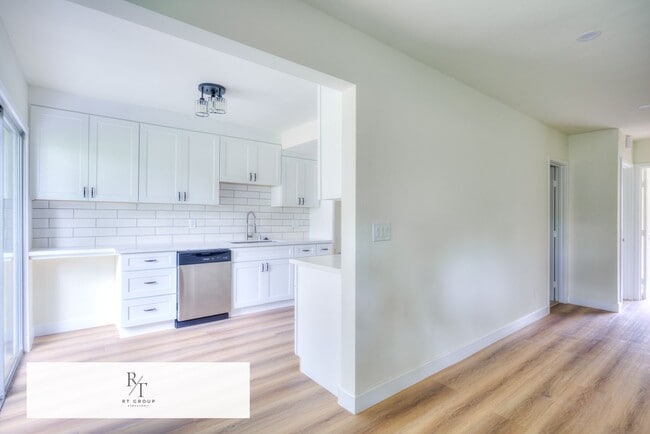 Photo - Fully Upgraded Spacious 2-Bedroom Unit in Prime Arcadia Location Unit D