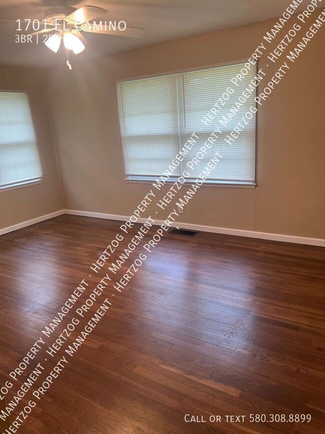 Photo - 1701 El Camino St