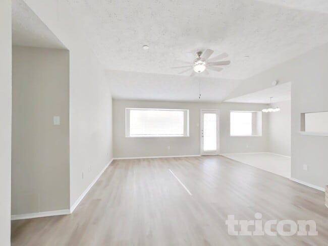 Photo - 2802 N Spring Dr