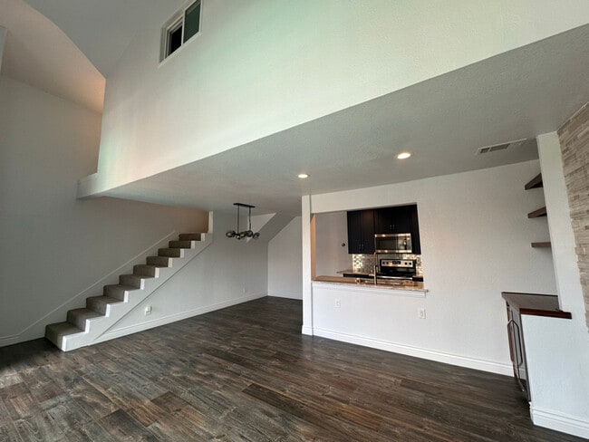 Building Photo - 2949 Shelby Ave Rental
