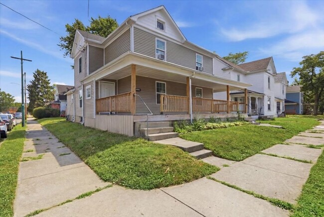 Photo - 2728 E 4th St Unit 2730