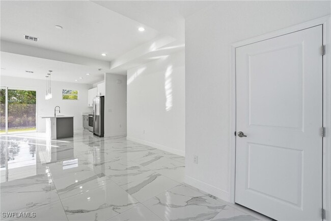 Photo - 406 Genoa Ave S