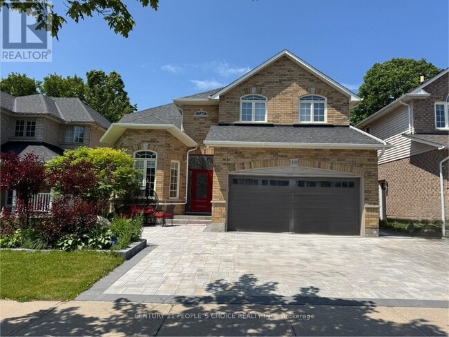 Photo - 452 Britannia Ave E