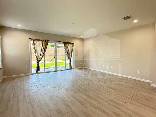 Photo - 6010 E Quail Ave