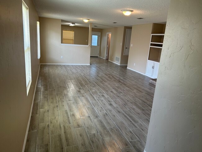 Photo - 7912 Canoe Ridge Ln