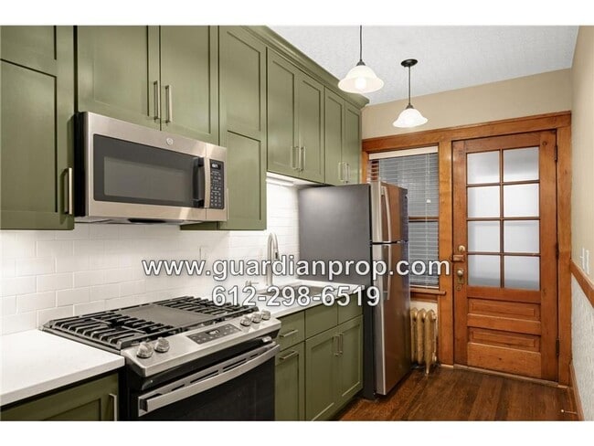 Building Photo - Top Floor Condo in 4Plex, Updated Kitchen & Bath, Full Dining Room, Sunroom, Parking Unit #4