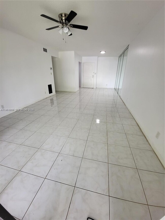 Photo - 3125 Oakland Shores Dr Unidad B205