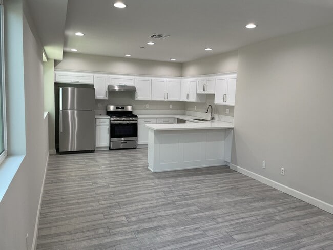 Photo - 1130 Browning Blvd