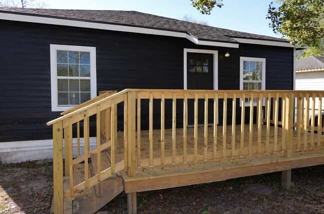 Photo - 5122 Avenue L