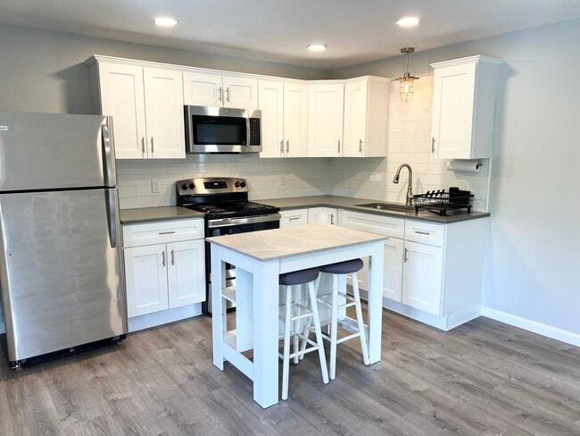 Building Photo - 359 S Main St Unit 2 Rental