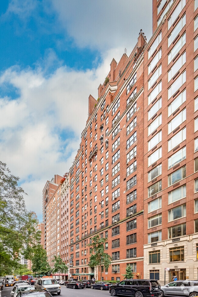 Photo - 320 E 72nd St